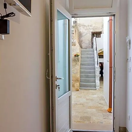 B&B Il Cortile Dei Nonni 모르치아노 디 루카
